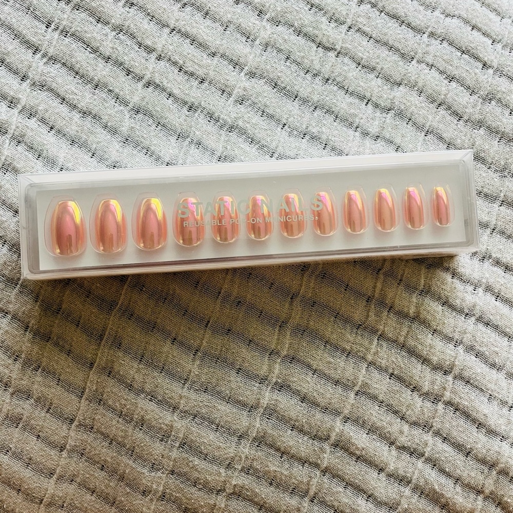 Static Nails press on nails - Peach Fizz - Coffin - Pink/Peach iridescent